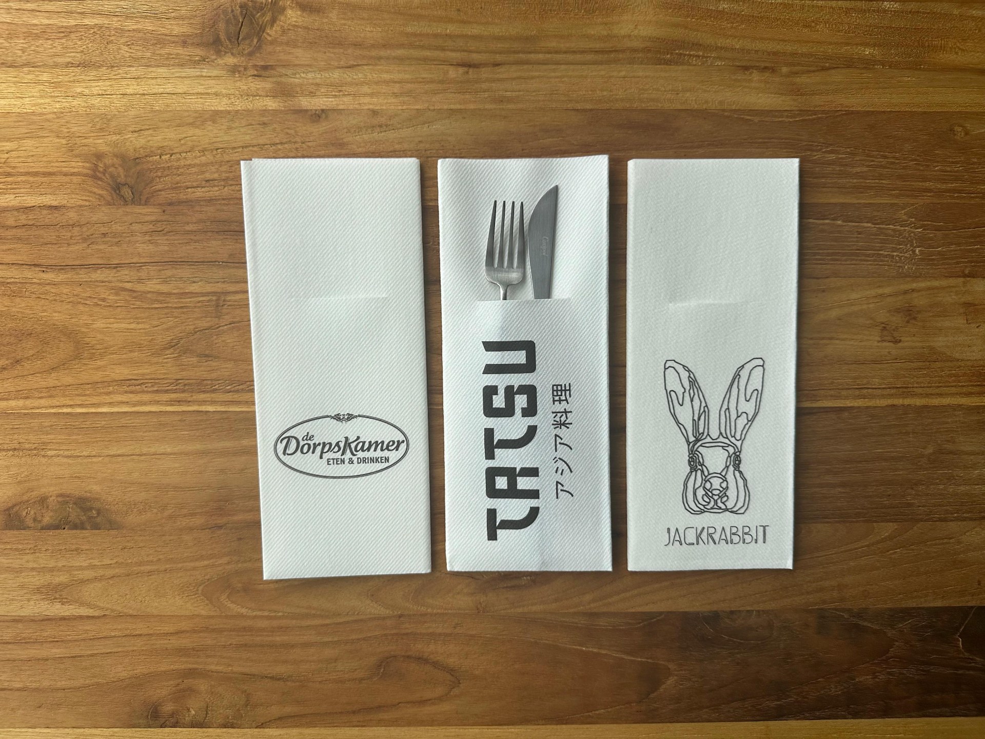 PocketServet®ten met logo's van De Dorpskamer, Tatsu en Jackrabbit